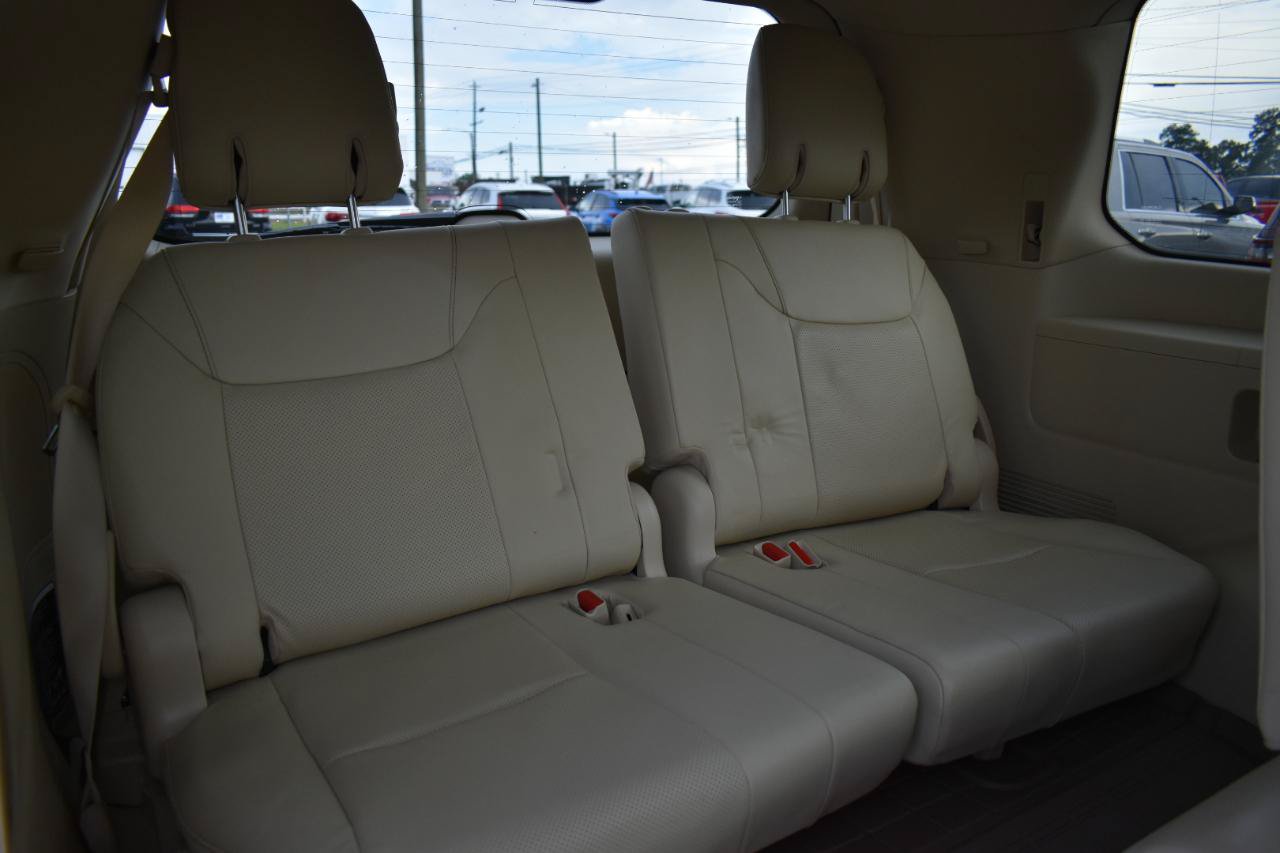 Used 2013 Lexus LX 570 4WD w/ Luxury Pkg image 28