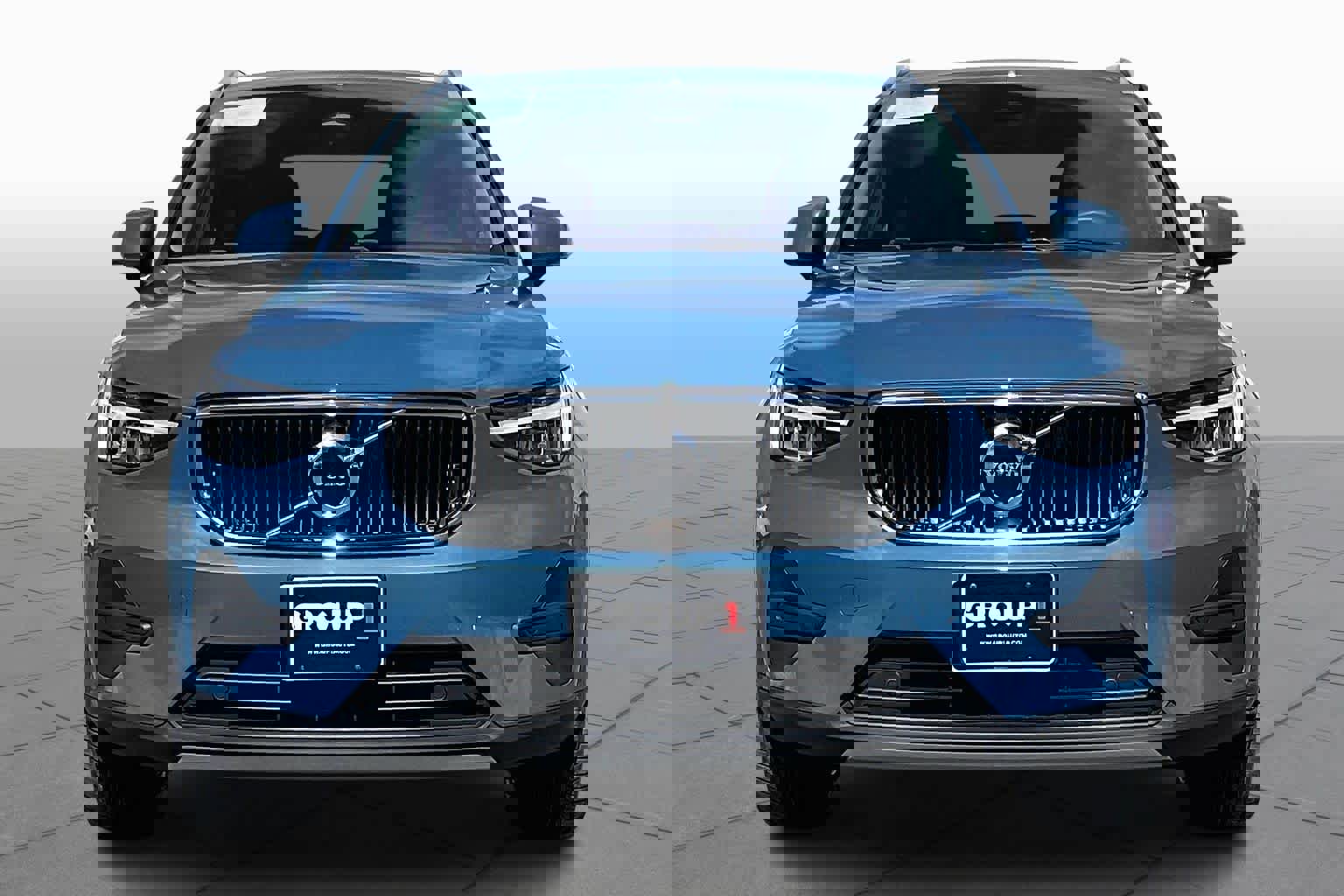 Used 2023 Volvo XC40 B5 Core w/ Convenience Package image 3