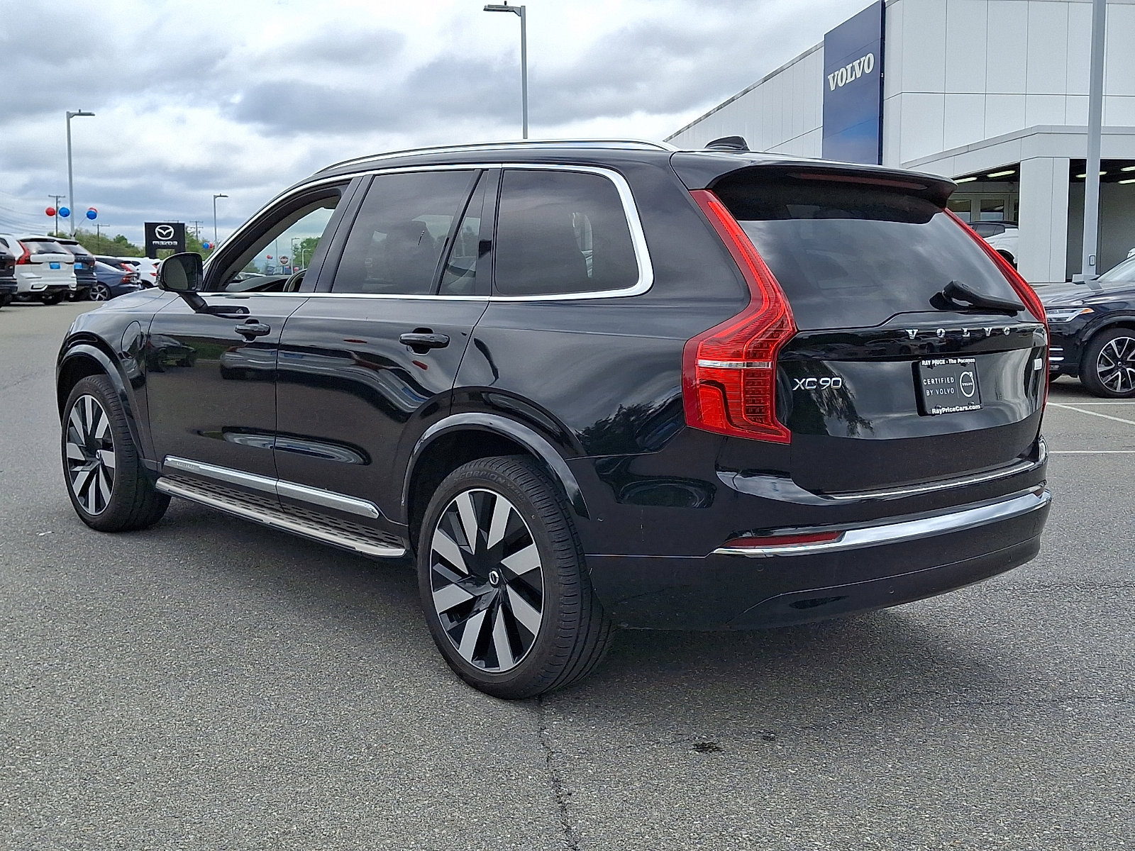 Certified 2024 Volvo XC90 T8 Plus AWD/4WD image 4