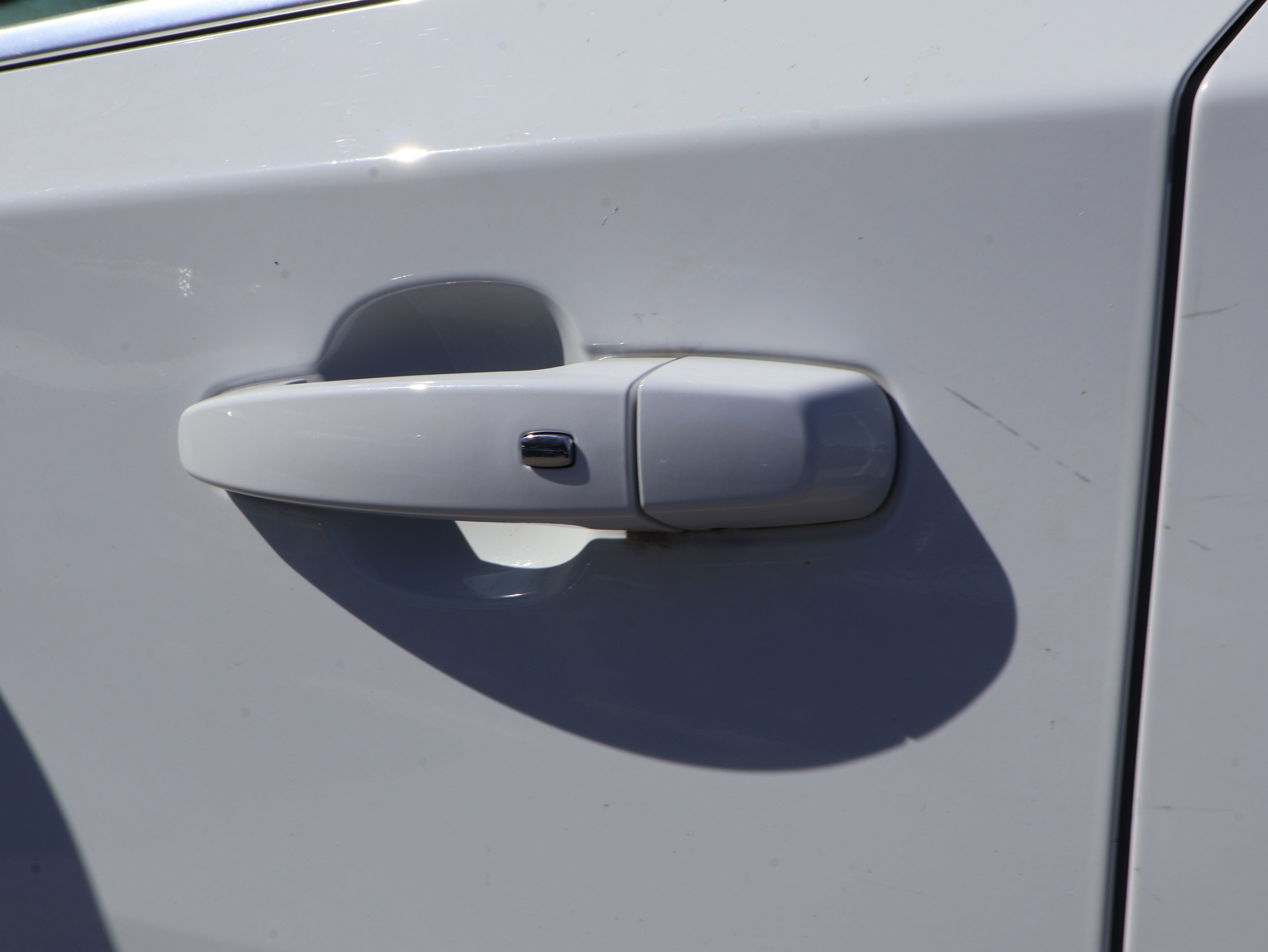 Used 2023 Chevrolet Traverse LT image 23