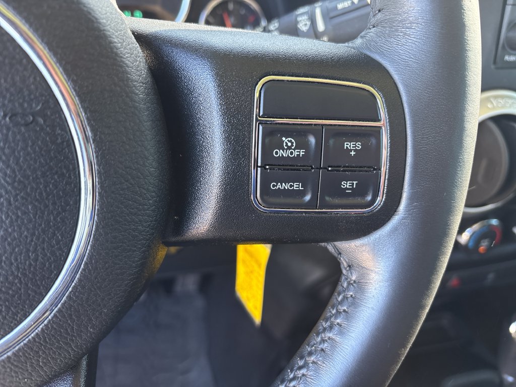 Used 2017 Jeep Wrangler Sahara w/ Connectivity Group AWD/4WD image 30