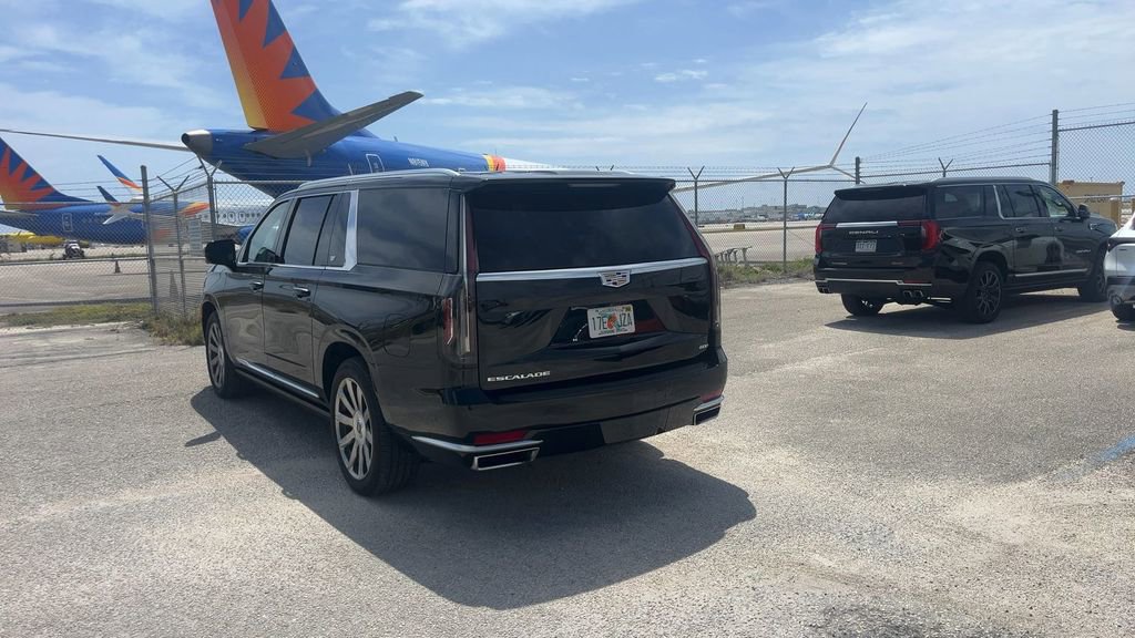 Used 2024 Cadillac Escalade ESV Premium Luxury Platinum image 5