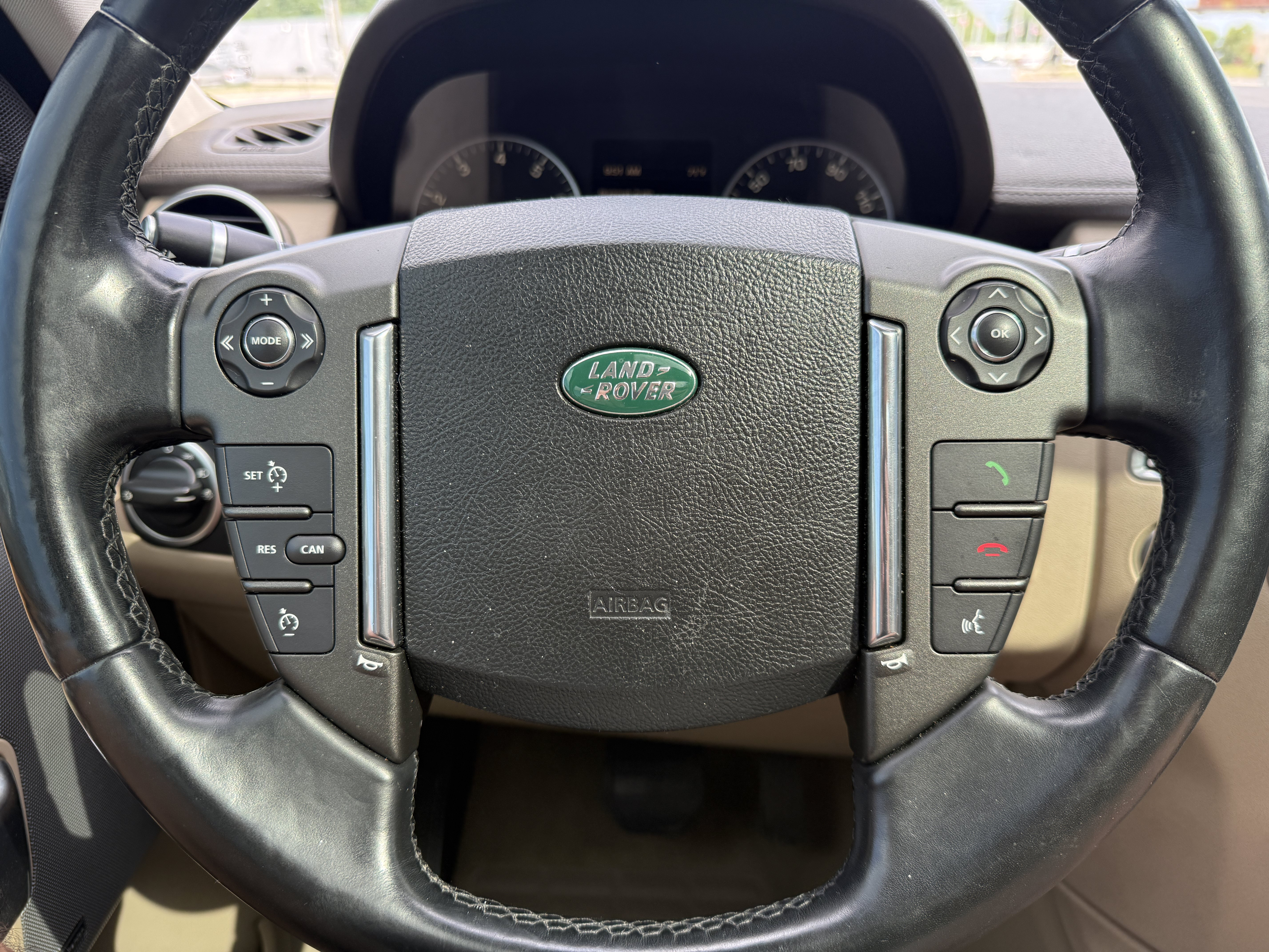Used 2013 Land Rover LR4 HSE AWD/4WD image 25