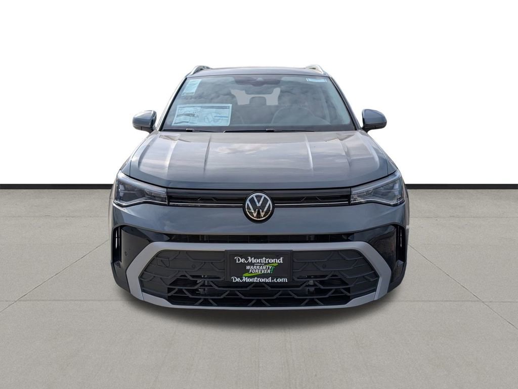 New 2026 Volkswagen Taos SE image 2