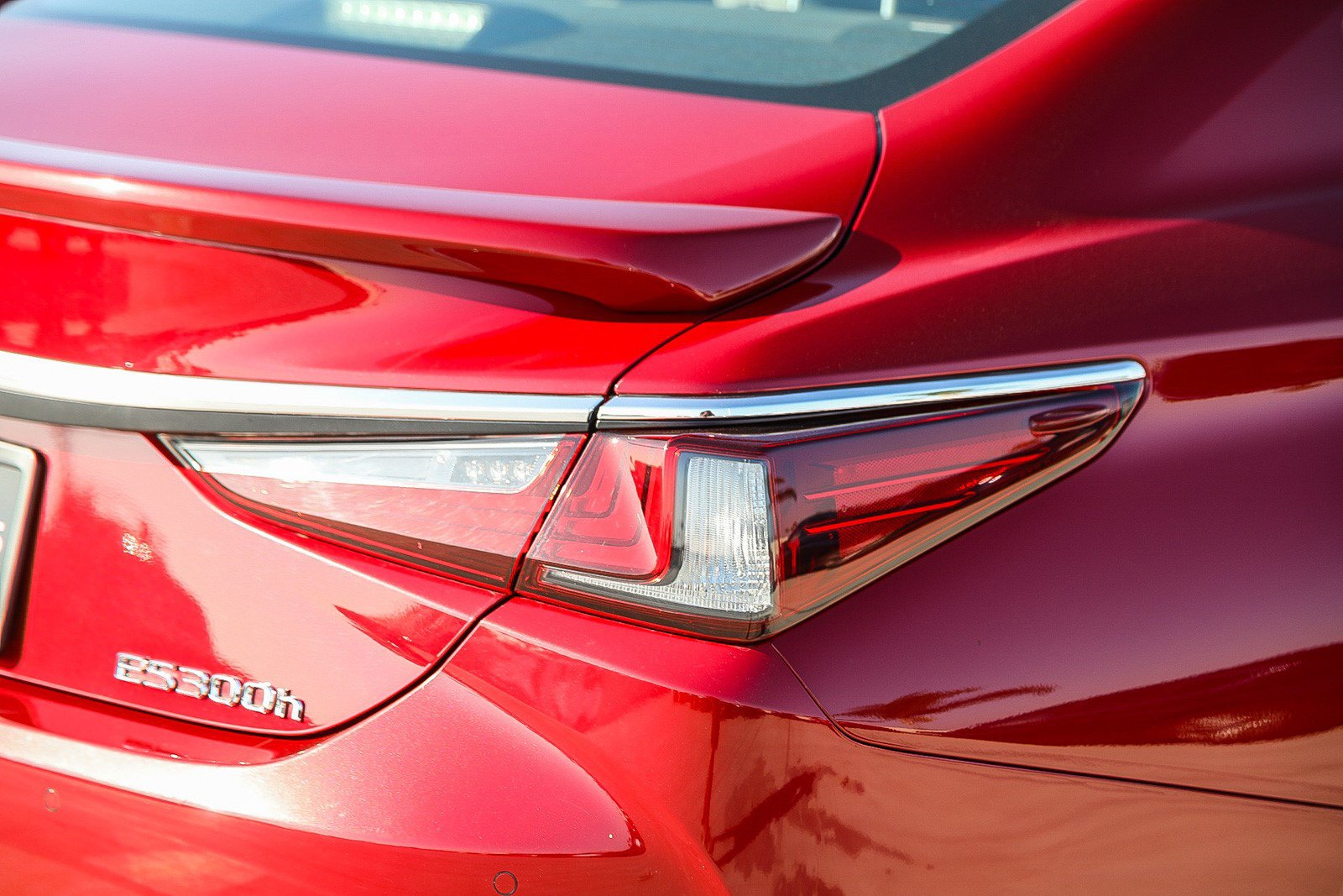 Used 2024 Lexus ES 300h w/ Accessory Package (Z2) FWD image 9
