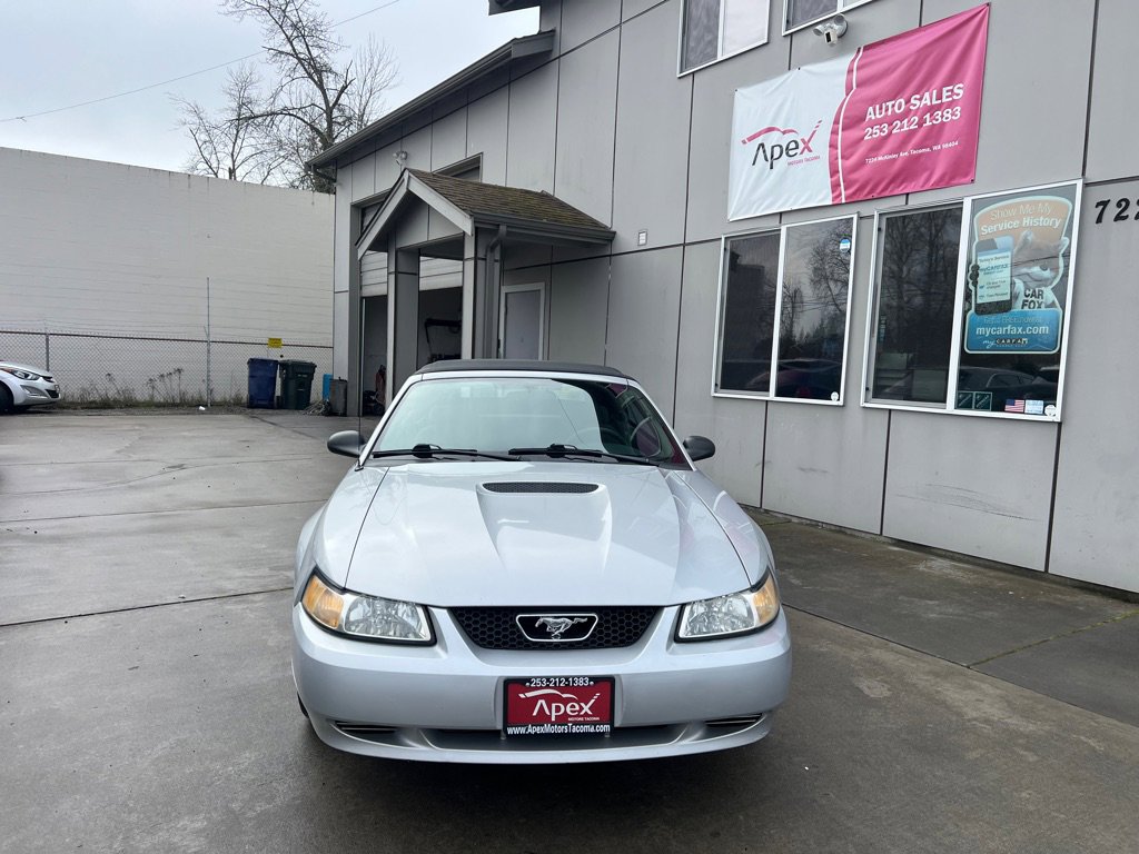 Used 2000 Ford Mustang Convertible RWD image 2