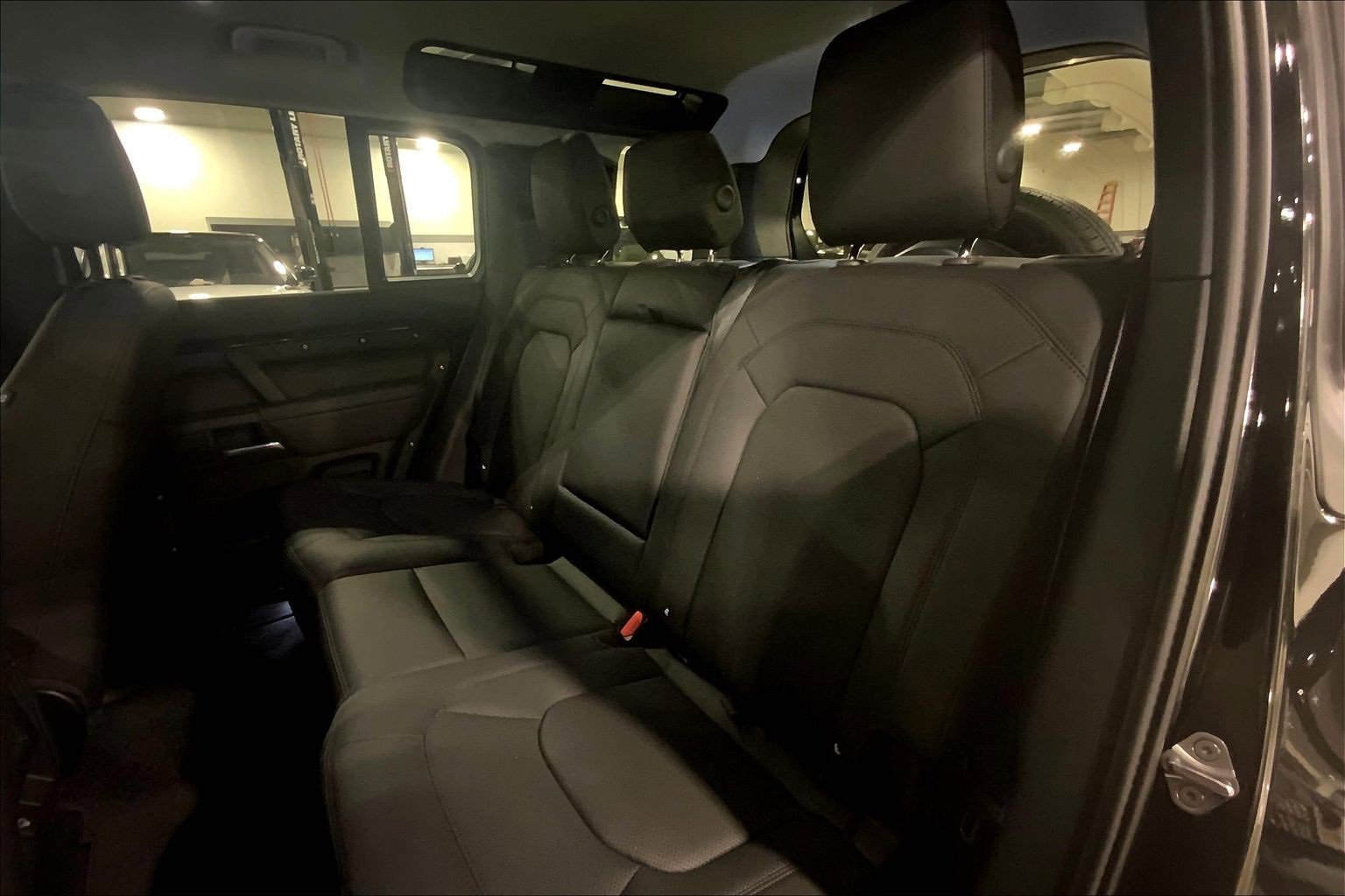 Used 2025 Land Rover Defender 110 S image 20