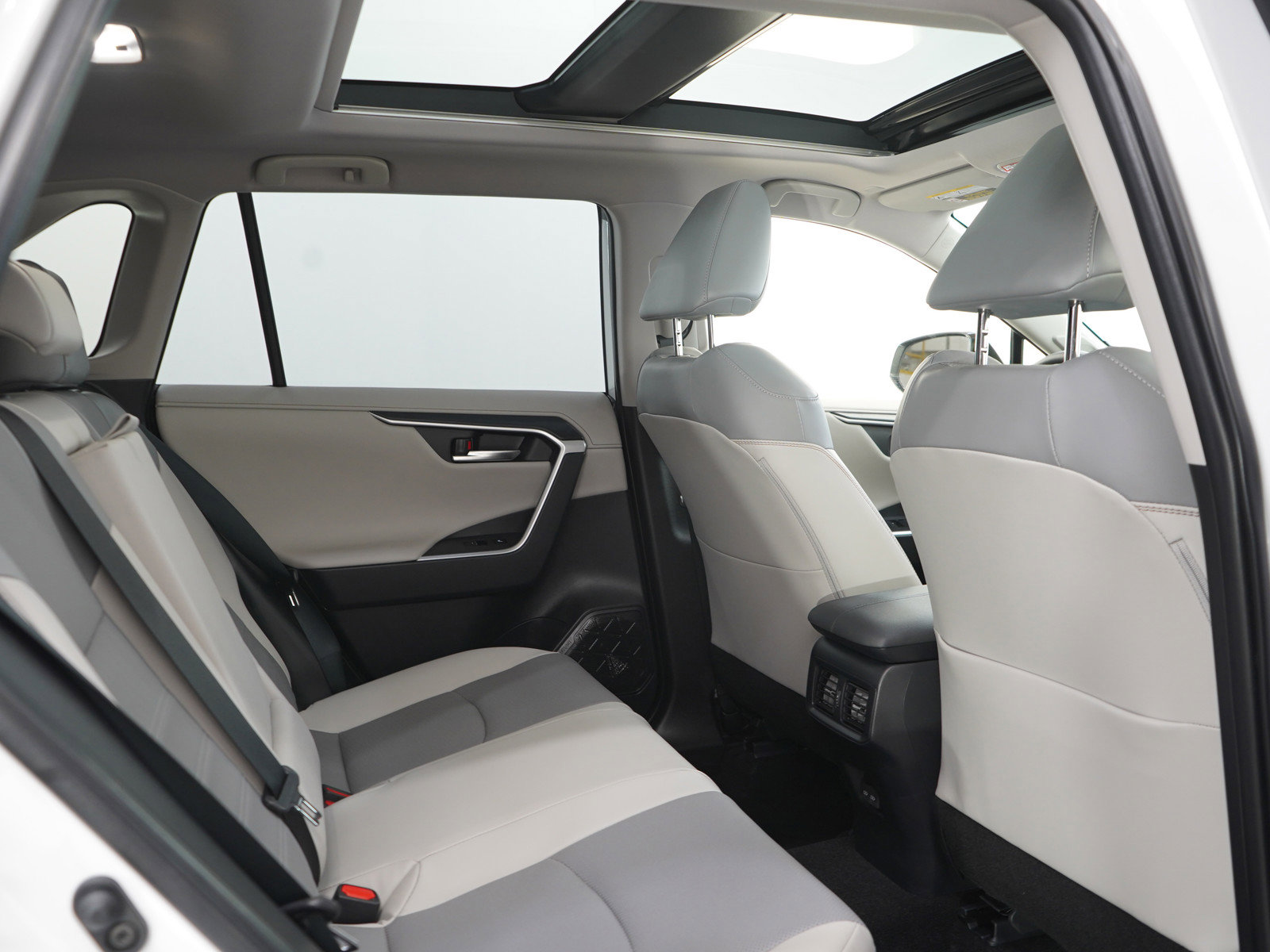 Used 2025 Toyota RAV4 Limited w/ Advanced Technology Package AWD/4WD image 12