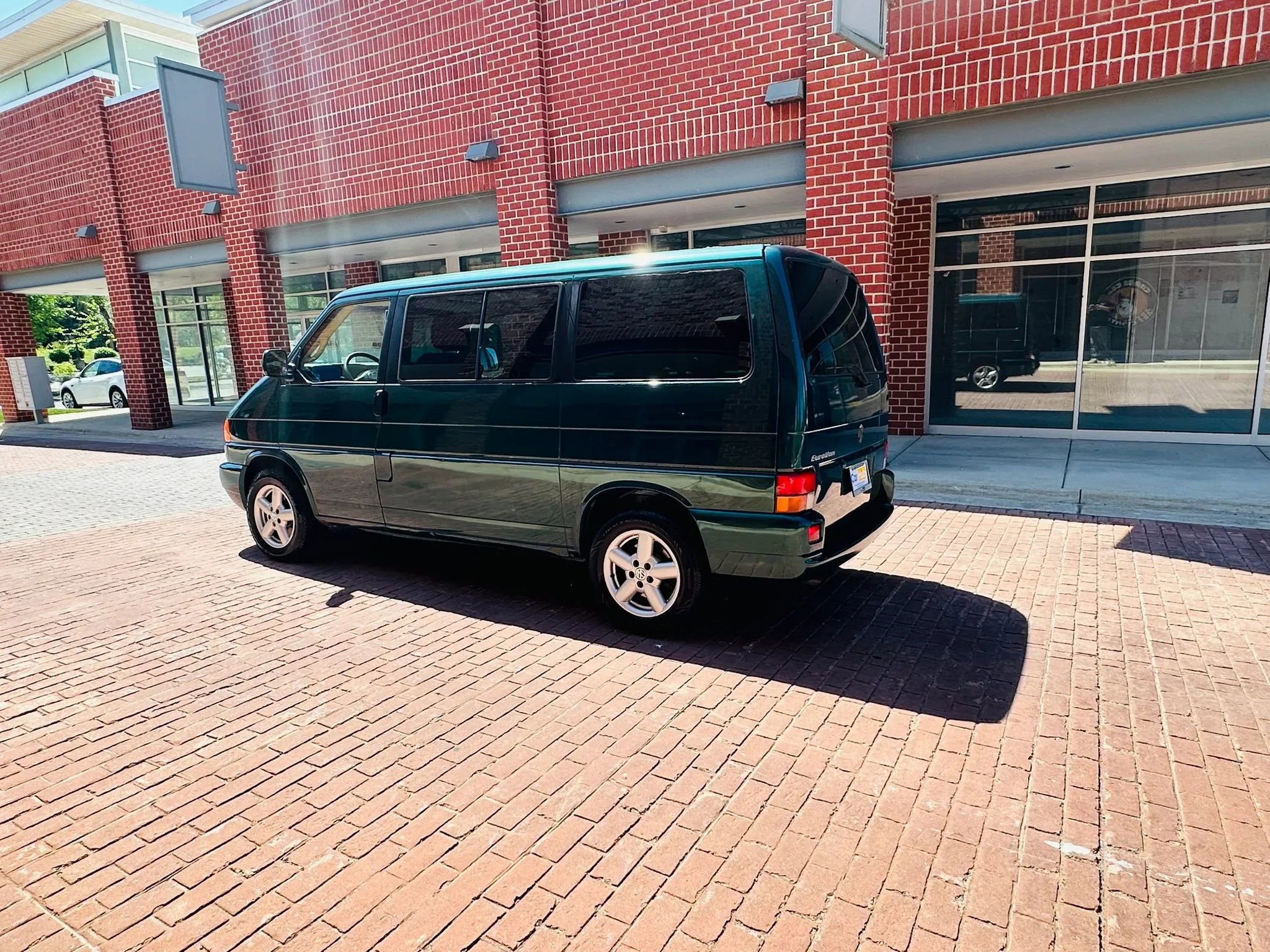 Used 2003 Volkswagen Eurovan GLS FWD image 4
