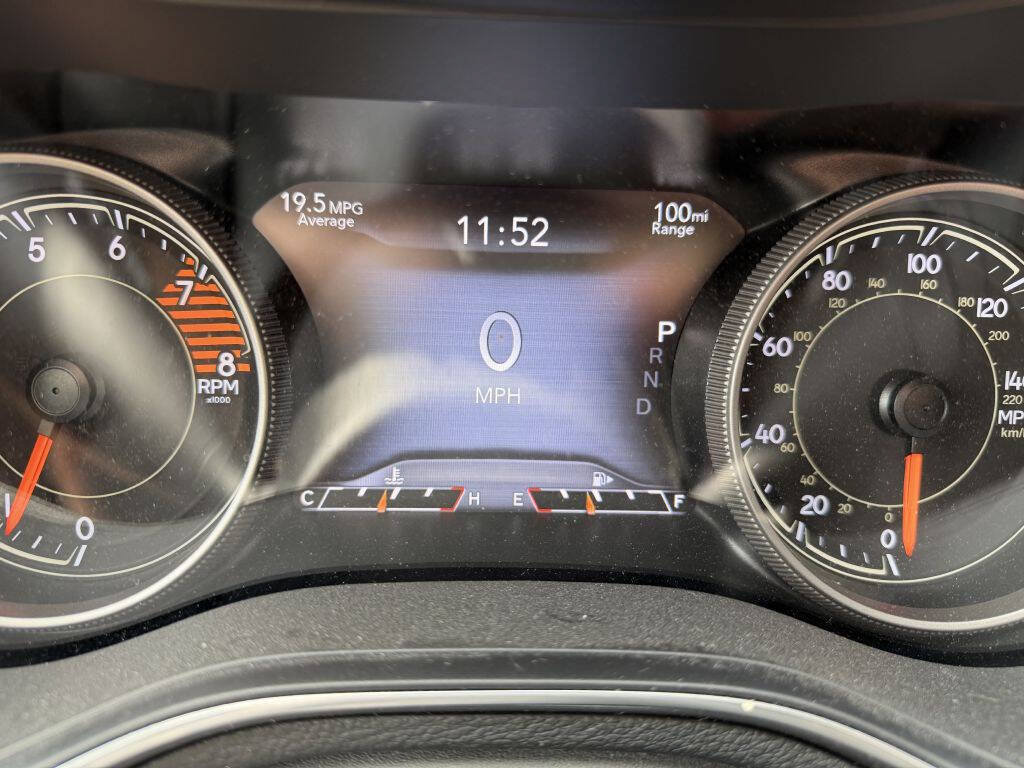 Used 2019 Jeep Cherokee Overland w/ Technology Group FWD image 13