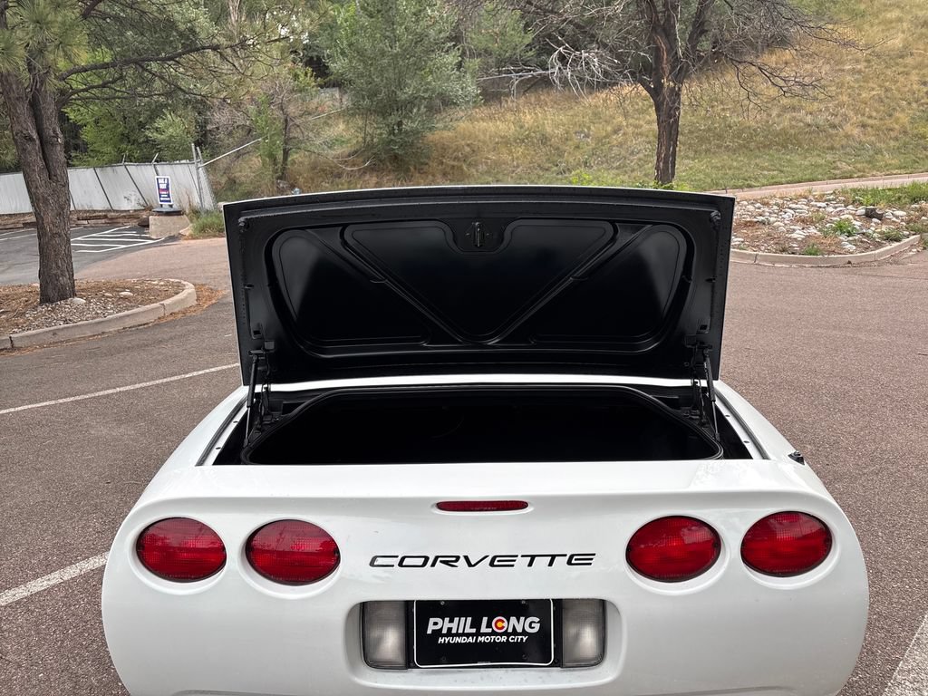 Used 1998 Chevrolet Corvette Convertible RWD image 11