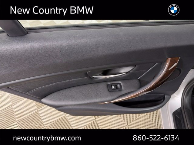 Used 2014 BMW 320i xDrive Sedan AWD/4WD image 25