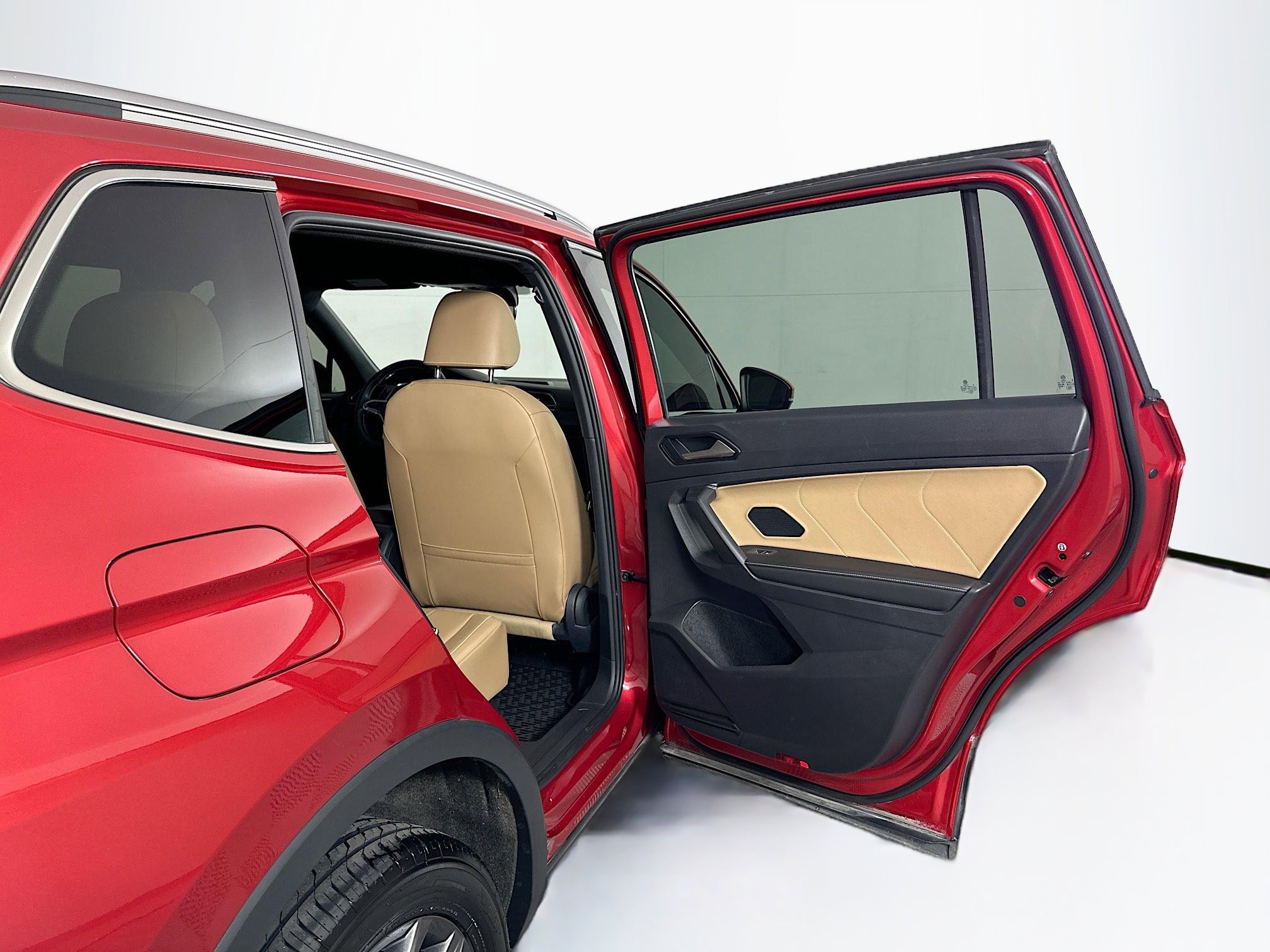 Used 2022 Volkswagen Tiguan SE AWD/4WD image 28