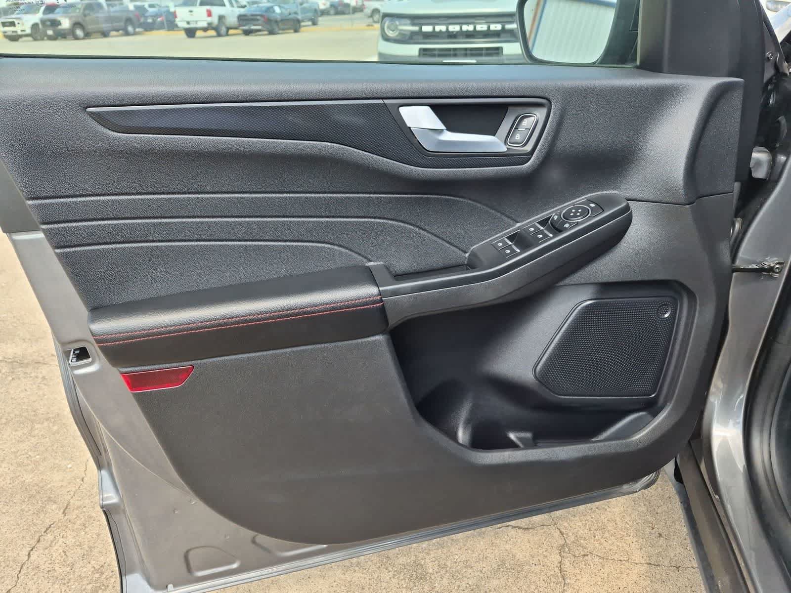 Used 2025 Ford Escape ST-Line FWD image 21