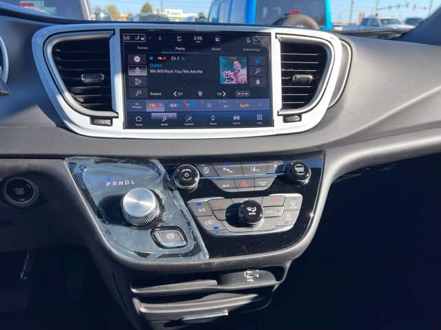 New 2027 Chrysler Pacifica LX FWD image 15