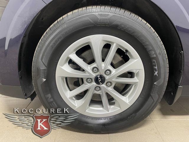 Used 2024 Kia Carnival LX image 7