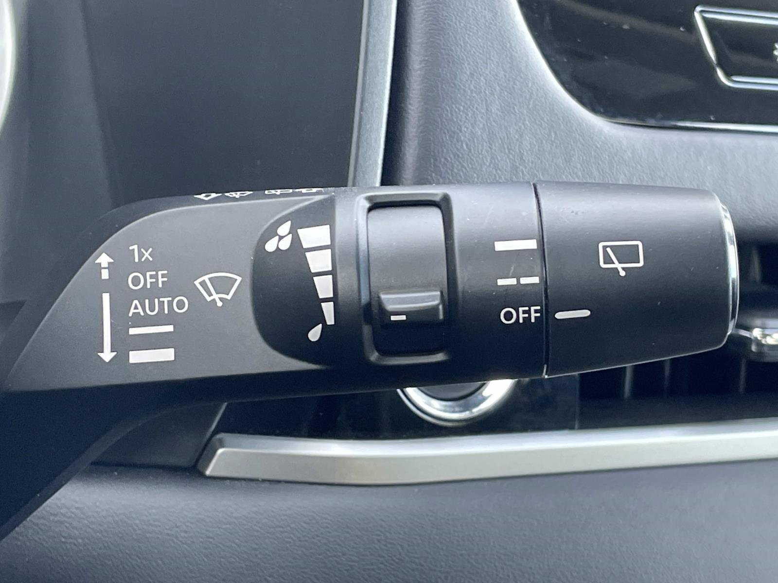 Used 2025 Mitsubishi Outlander SE FWD image 25