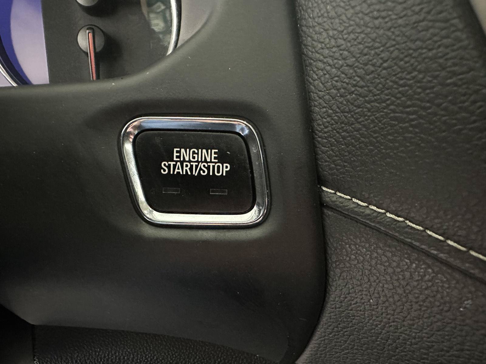 Used 2021 GMC Acadia Denali w/ Denali Technology Package AWD/4WD image 16