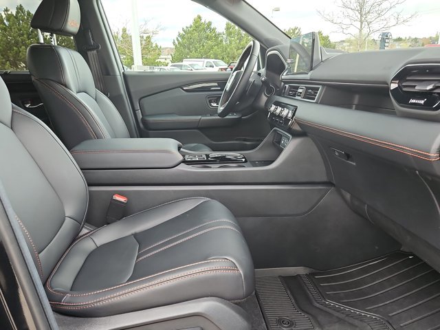 Used 2025 Honda Pilot TrailSport image 24