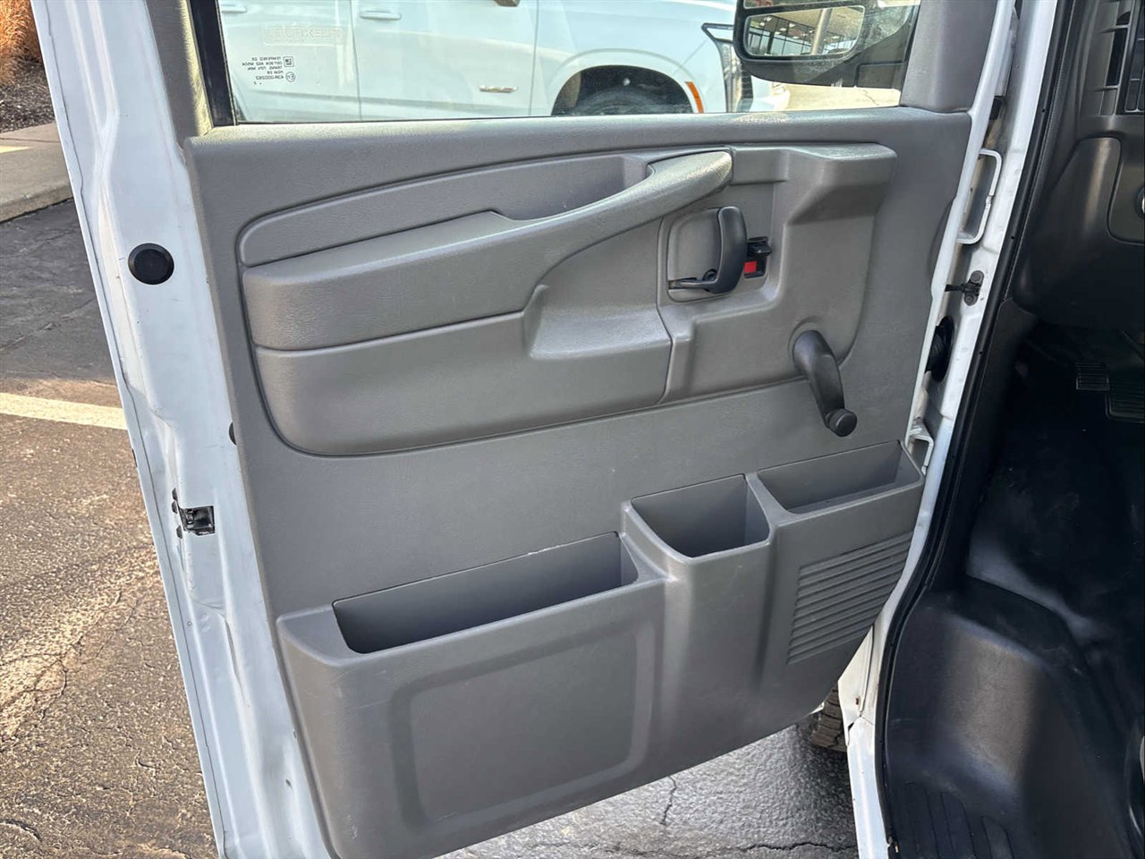 Used 2012 Chevrolet Express 2500 image 11