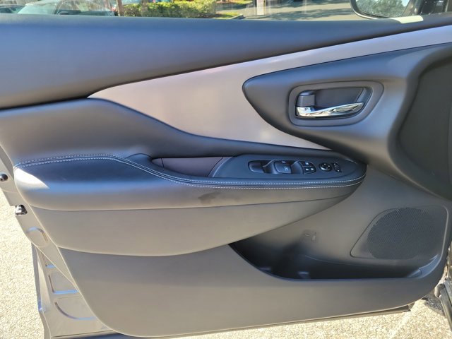 Used 2022 Nissan Murano SV AWD/4WD image 17