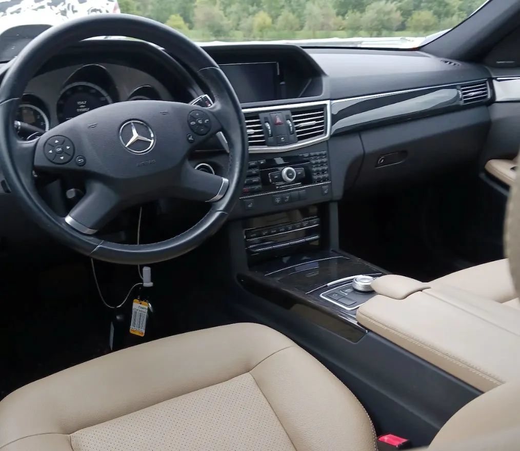 Used 2010 Mercedes-Benz E 350 4MATIC Sedan image 6