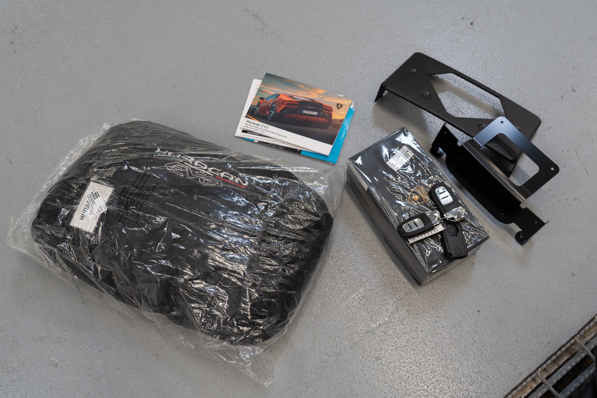 Used 2020 Lamborghini Huracan EVO image 24