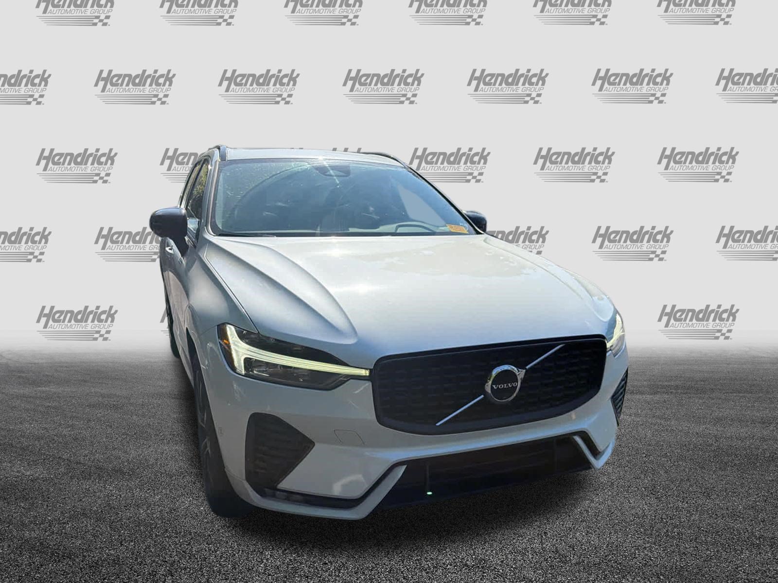 Used 2024 Volvo XC60 B5 Plus w/ Protection Package Premier AWD/4WD image 3