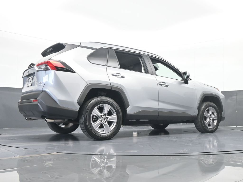Used 2025 Toyota RAV4 XLE image 60