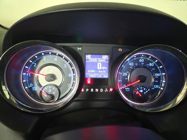 Used 2015 Chrysler Town & Country Touring image 38