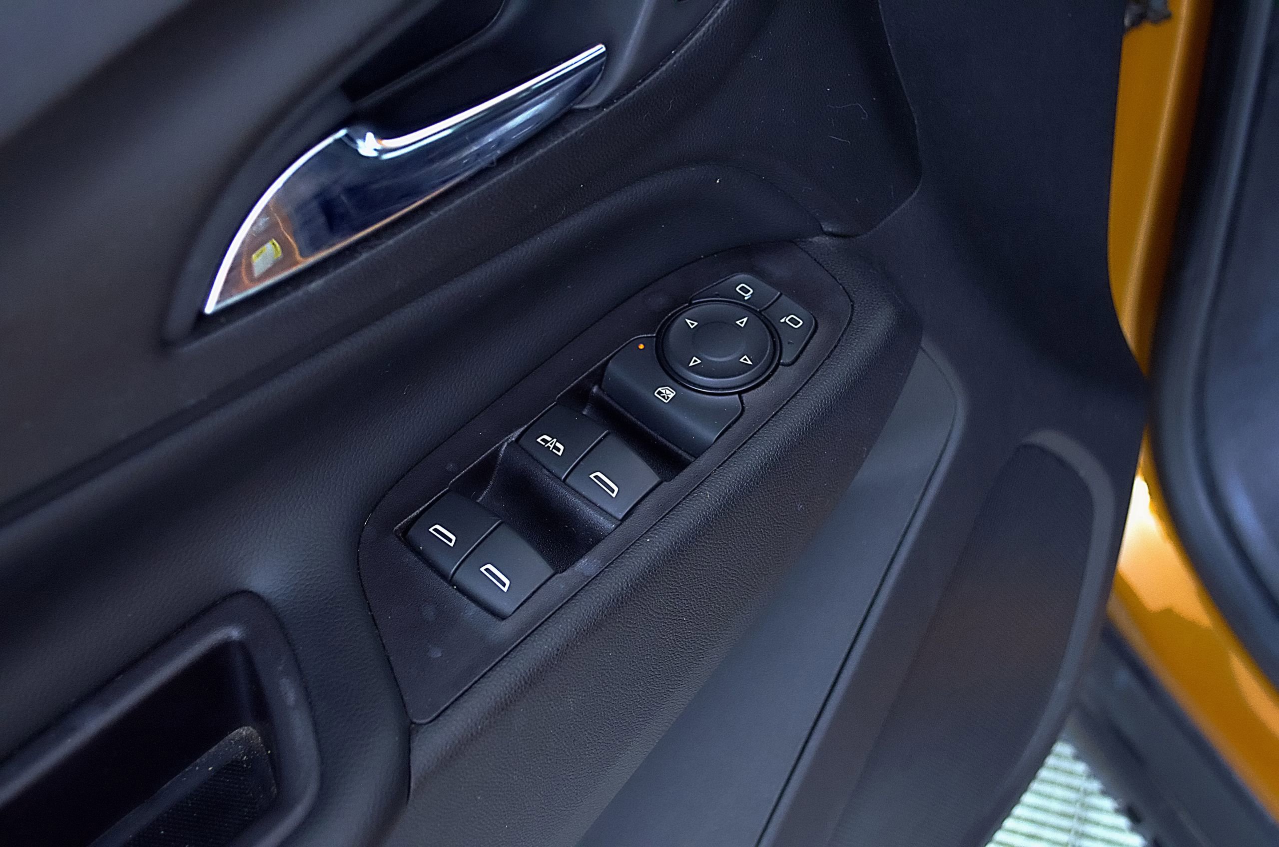 Used 2018 Chevrolet Equinox LT FWD image 17