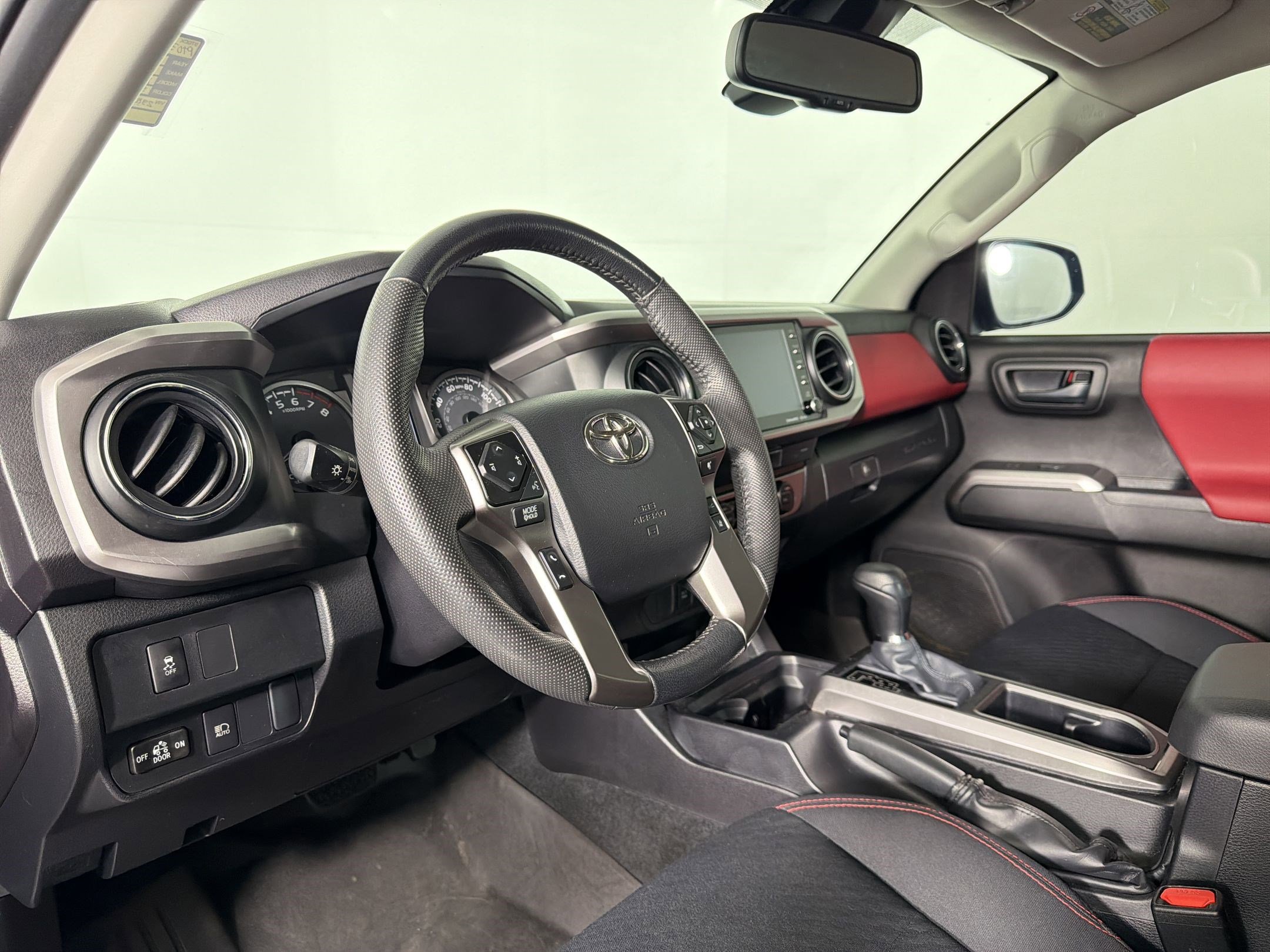 Used 2023 Toyota Tacoma SR5 RWD image 4