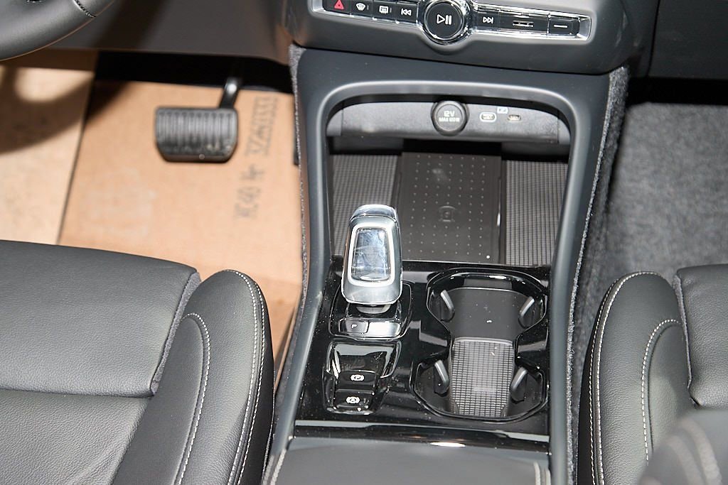 New 2026 Volvo XC40 B5 Plus w/ Protection Package Premier image 29