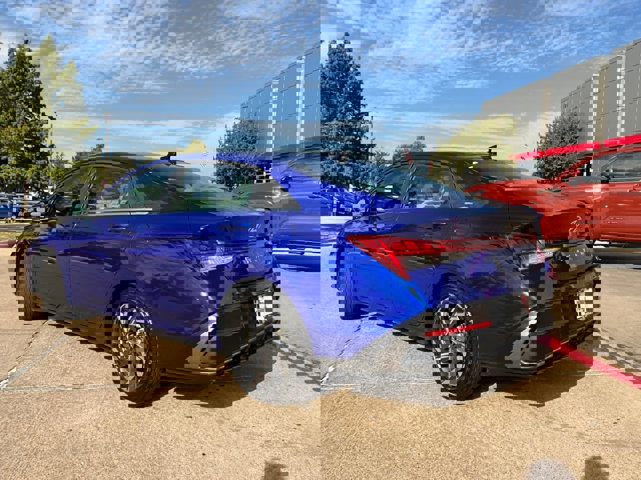 Used 2025 Hyundai Elantra Limited image 8