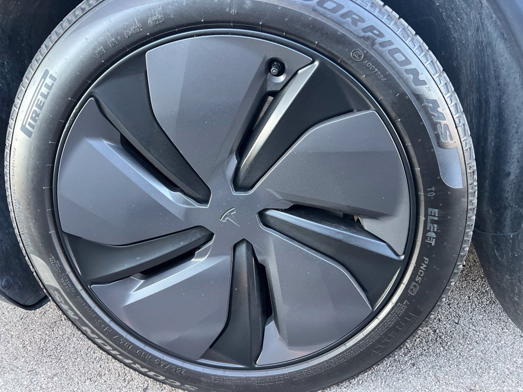 Used 2026 Tesla Model Y 2WD image 9
