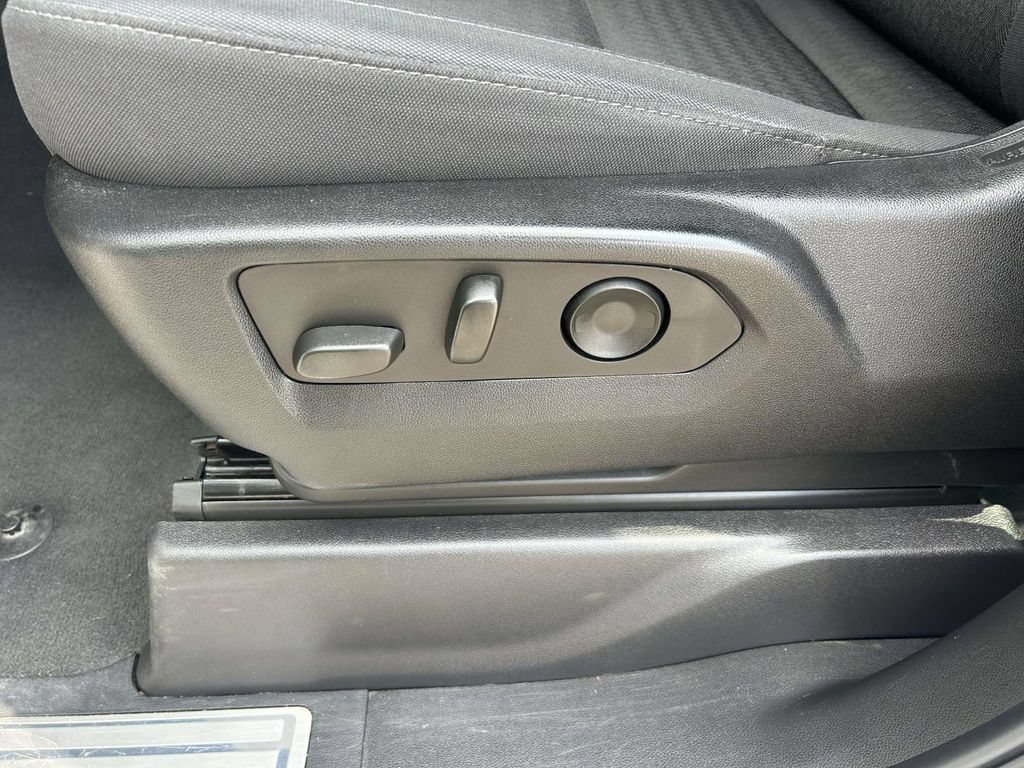Used 2025 Chevrolet Silverado 1500 LT AWD/4WD image 16