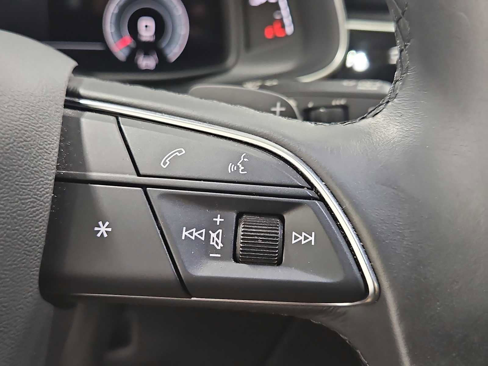 Used 2023 Audi Q8 Prestige image 26