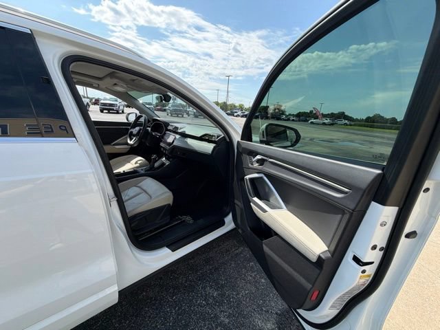 Used 2020 Audi Q3 2.0T Premium w/ Convenience Package AWD/4WD image 21