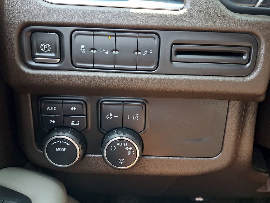Used 2021 Chevrolet Suburban LS AWD/4WD image 25
