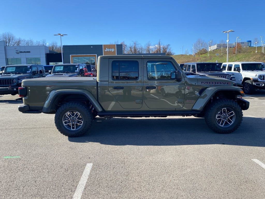 New 2025 Jeep Gladiator Mojave image 2