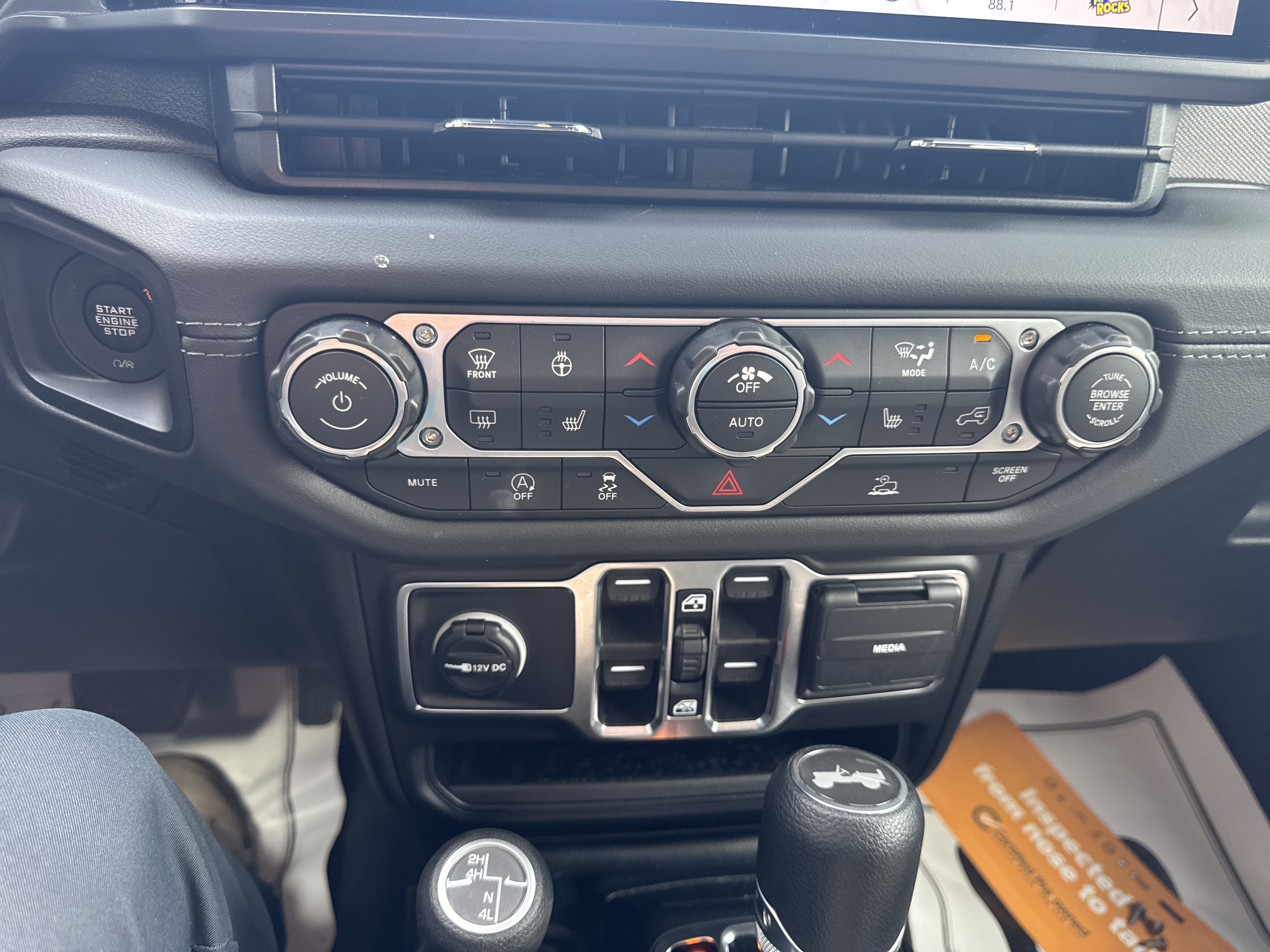 Used 2026 Jeep Wrangler Unlimited Sahara AWD/4WD image 24