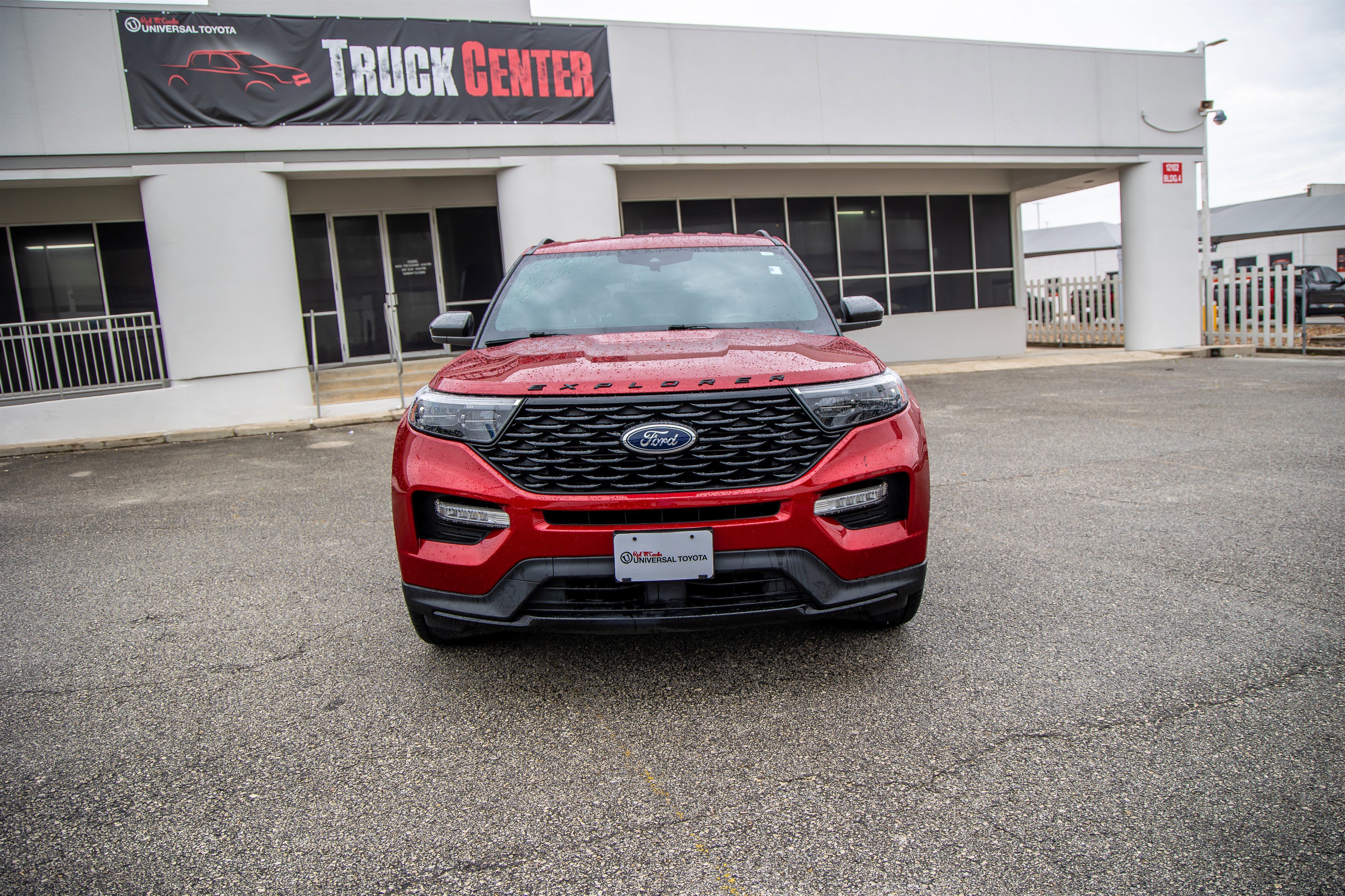 Used 2024 Ford Explorer ST-Line w/ Class IV Trailer Tow Package RWD image 4