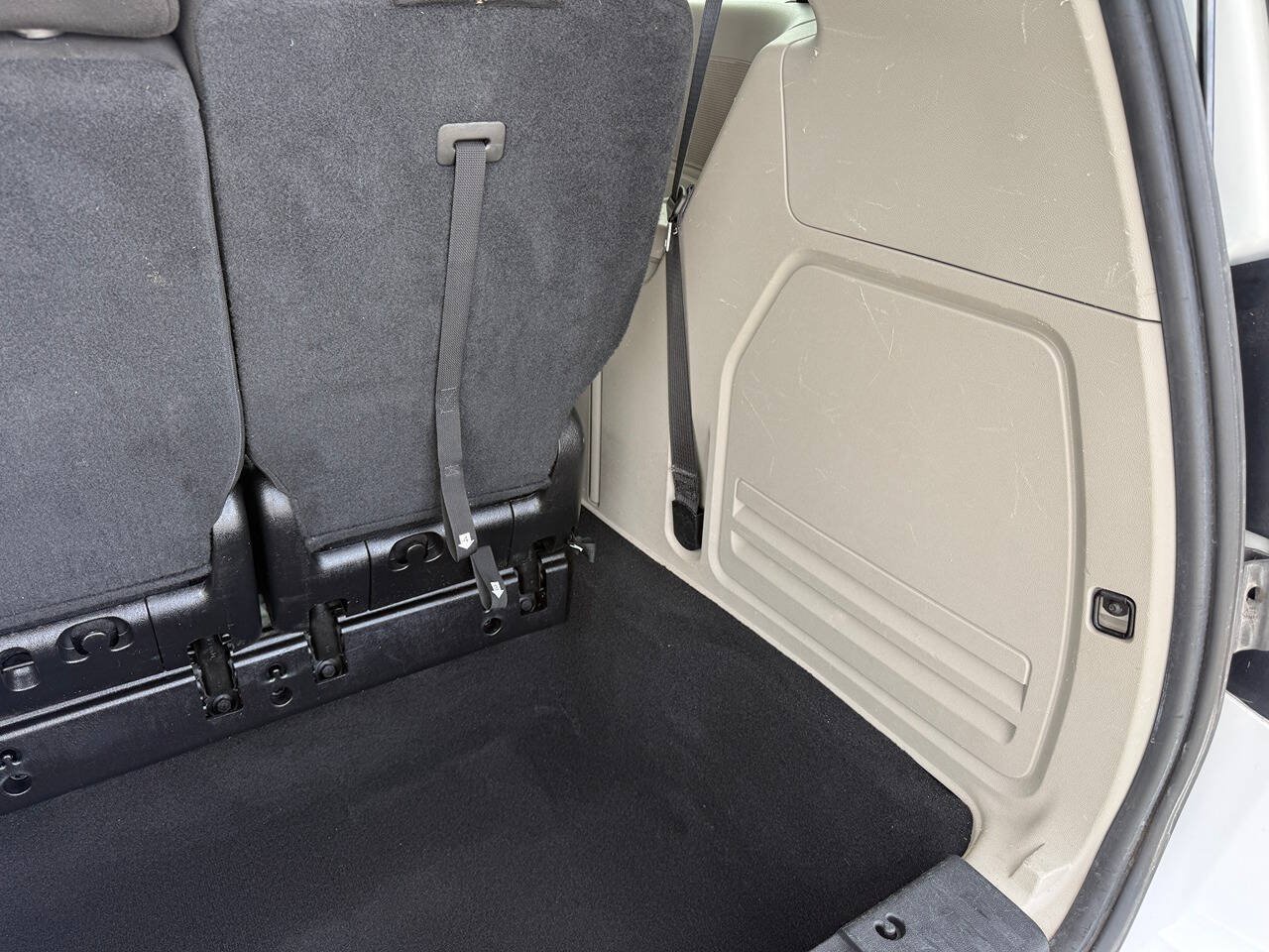 Used 2016 Dodge Grand Caravan SXT FWD image 29