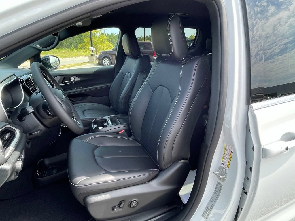New 2027 Chrysler Pacifica LX FWD image 31