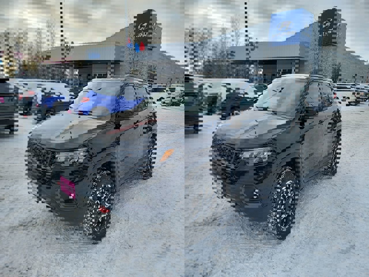 Used 2024 Jeep Compass Trailhawk image 4