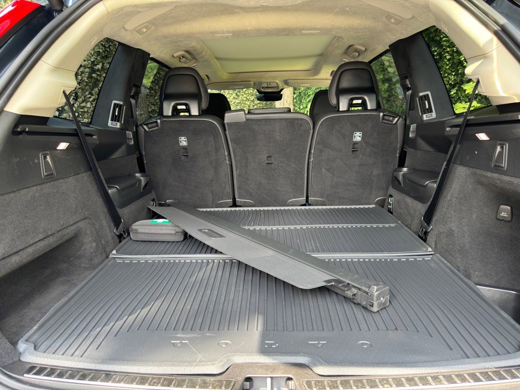 Used 2024 Volvo XC90 B6 Ultimate w/ Lounge Package image 19