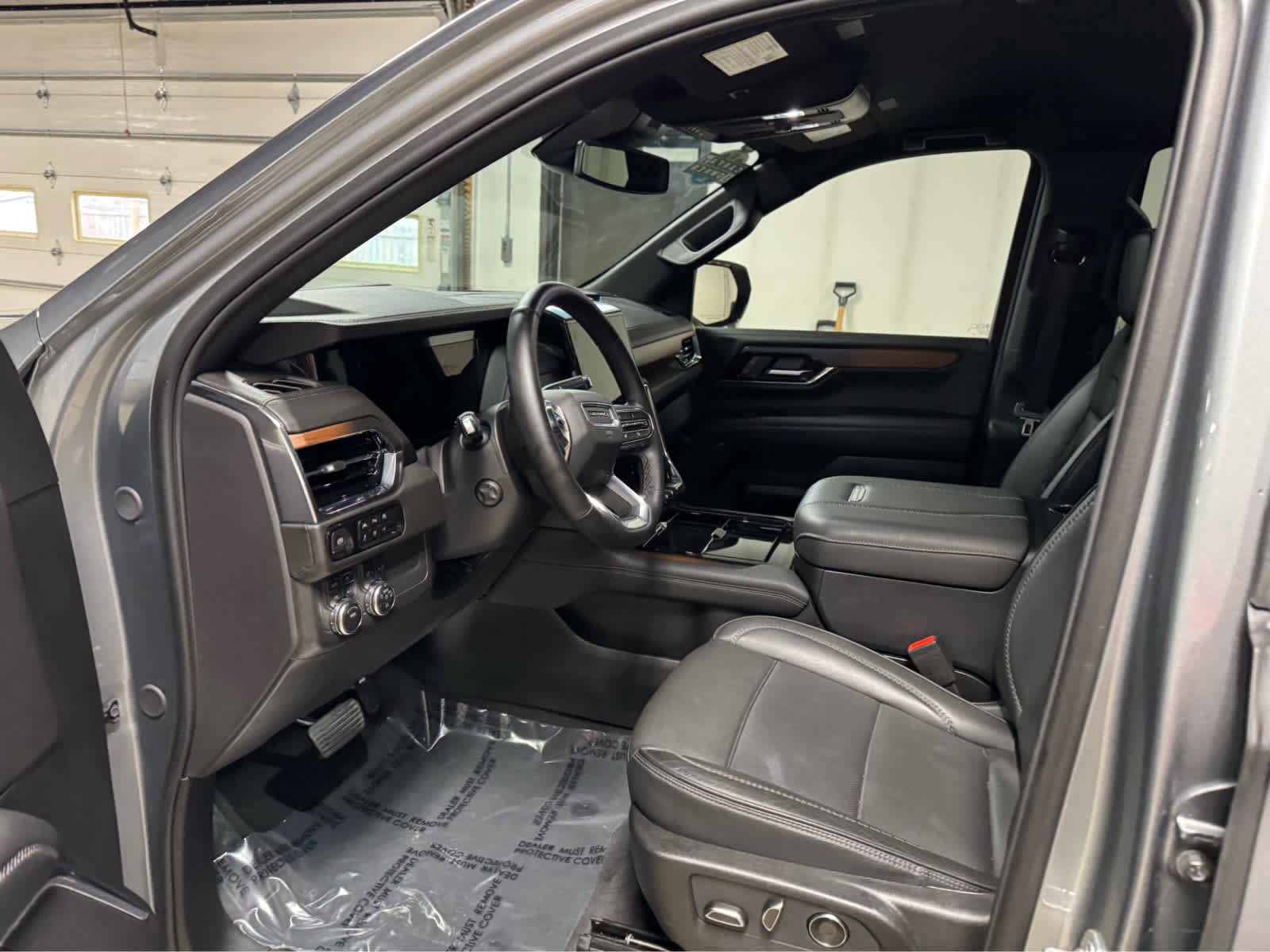 Certified 2025 GMC Yukon Denali image 39