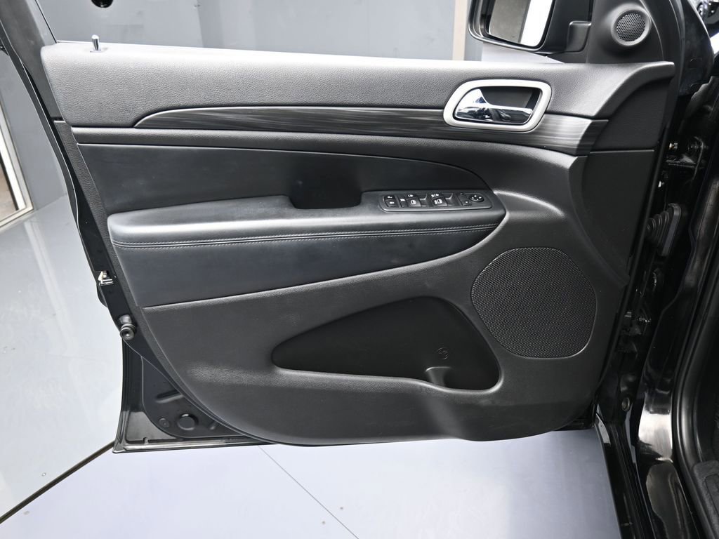 Used 2020 Jeep Grand Cherokee Altitude image 13