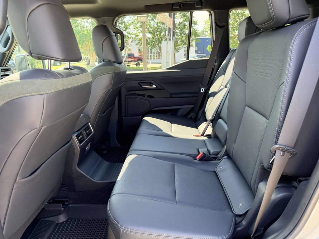 Used 2024 Lexus GX 550 AWD/4WD image 16