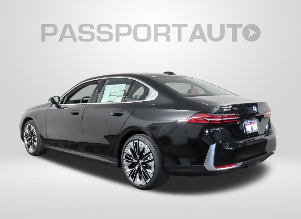 Used 2025 BMW 530i xDrive w/ Premium Package AWD/4WD image 3